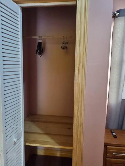 Upstairs 2 Bedroom Avalon Regia Apartment Georgetown Exteriör bild